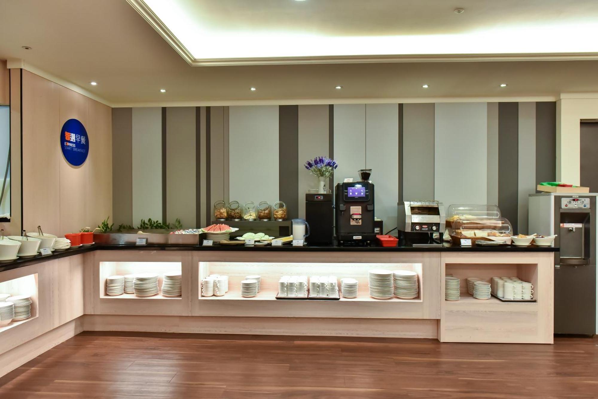 Express Train Station By Ihg Khách sạn