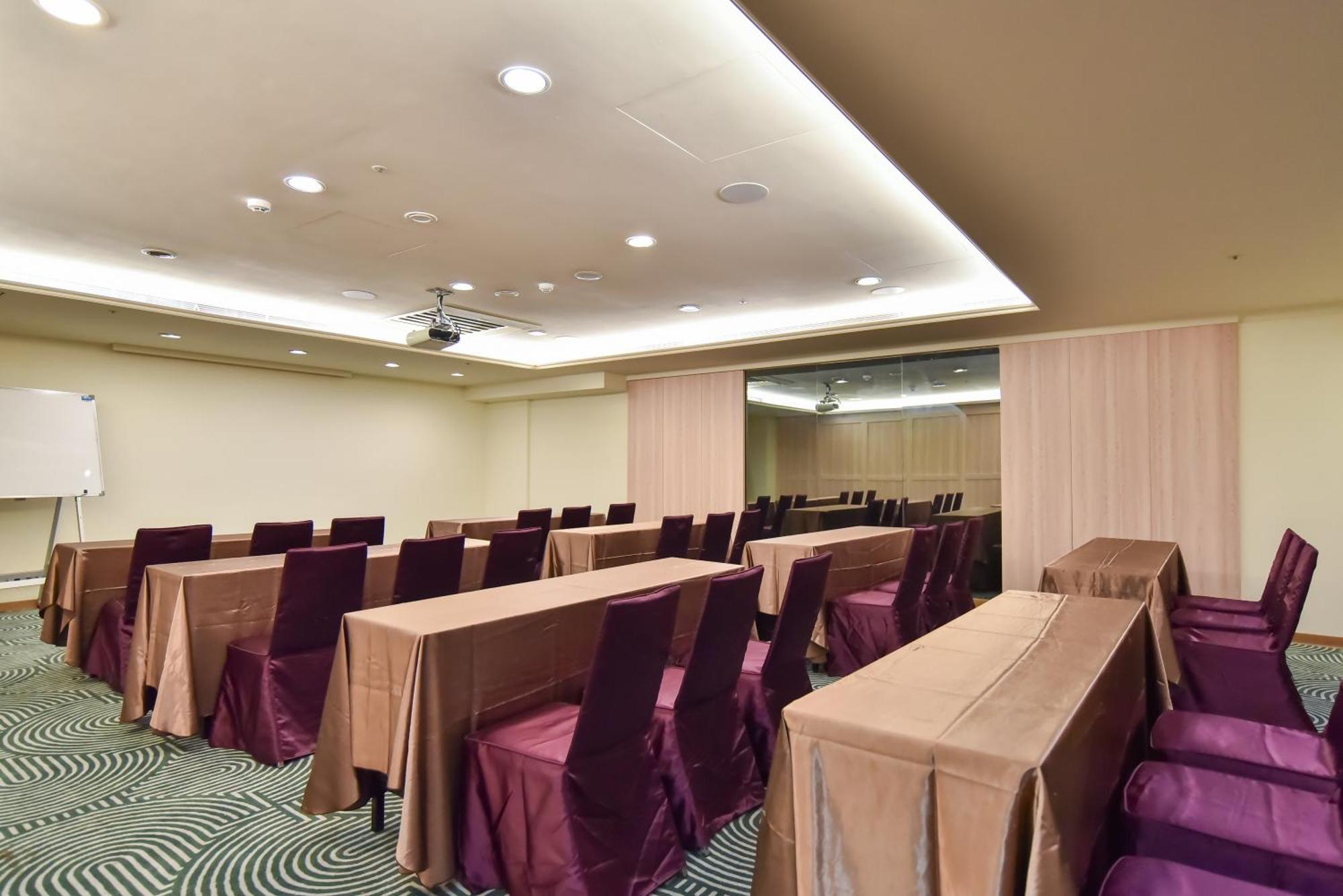 Express Train Station By Ihg Khách sạn 4*