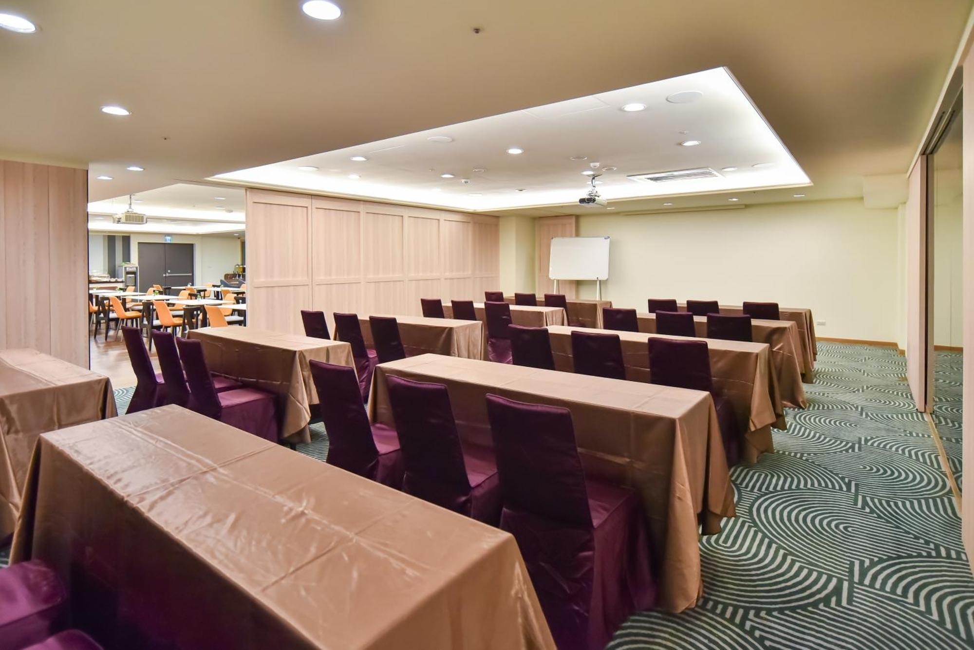 Express Train Station By Ihg Khách sạn 4*